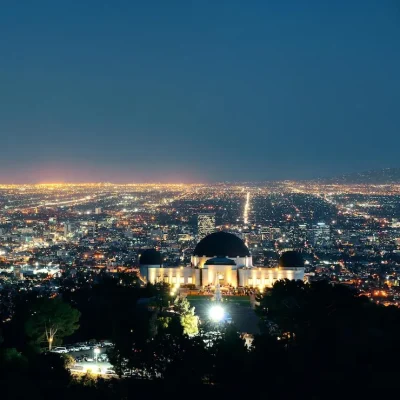 los-angeles-night-with-urban-buildings-griffith-observatory_649448-104